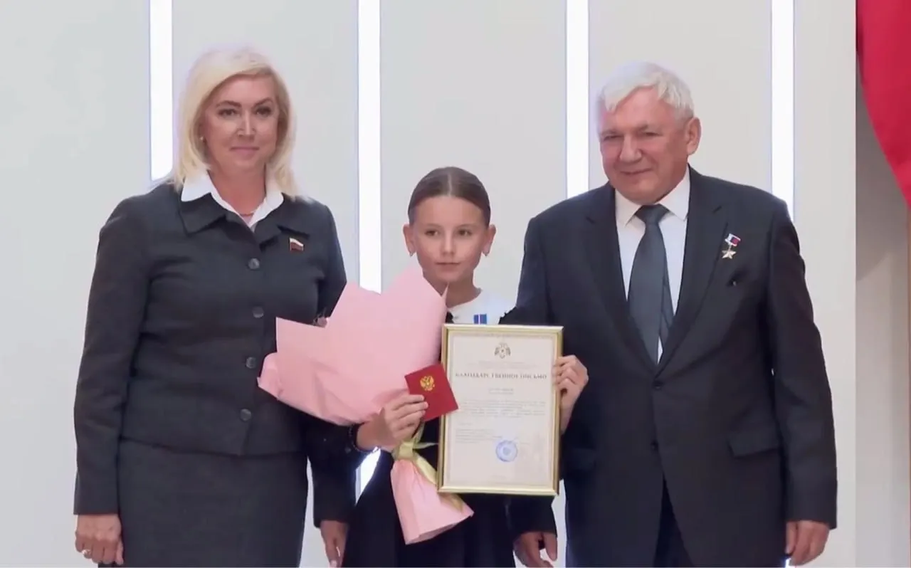 Во время прогулки Таисия спасла подругу от полыньи возле пруда и была награждена за смелый поступок.