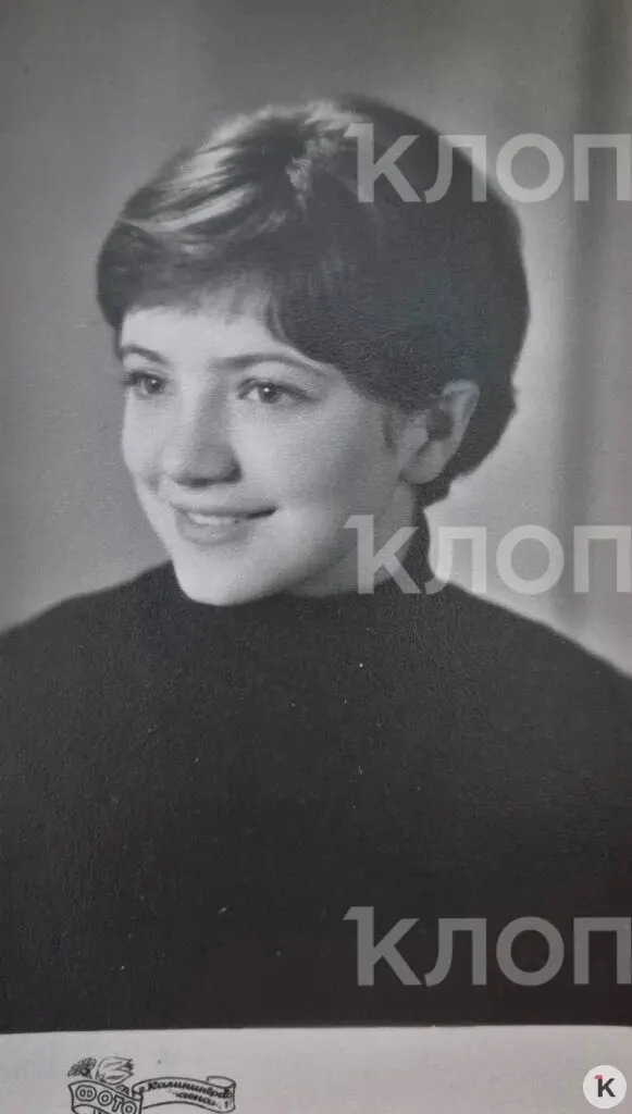 Наталья ищет старую подругу детства Корнелию из Штральзунда через письма, вспоминая школьные годы и дружбу времен СССР.