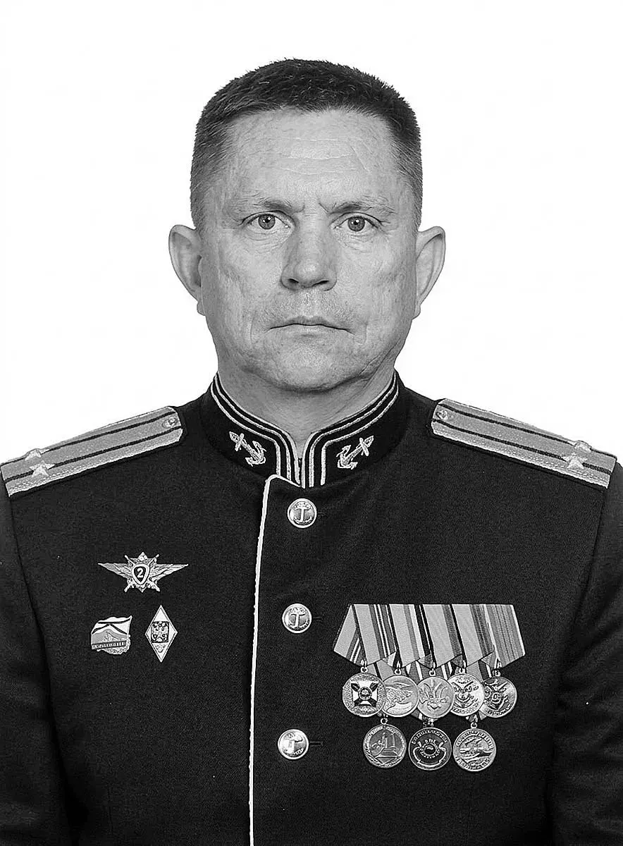 Покой капитана Вениамина Царегородцева, дирижёра и руководителя ансамбля песни и пляски Тихоокеанского флота. Прощание пройдет во Владивостоке; в биографии — долгий путь военного дирижёра и вклад коллектива в культурную жизнь гарнизона.