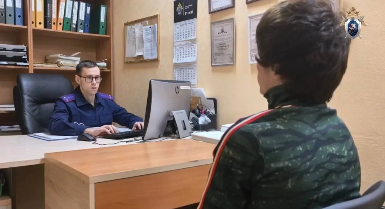 Шесть несовершеннолетних (14–15 лет) и один взрослый (18 лет) задержаны после конфликта у торгового центра; пострадавшему оказана медицинская помощь.