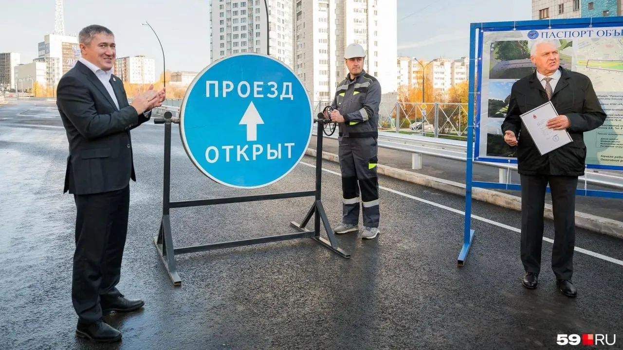 В Перми запущен второй этап проекта: введён в эксплуатацию участок Средней дамбы и новый мост между Революции и Тургенева, движение стало удобнее — три полосы в направлении Мотовилихи.
