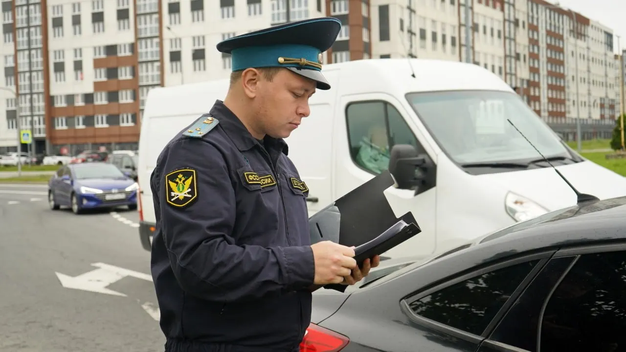 Должник погасил задолженность: часть переведена на депозит, остальная сумма — напрямую взыскателю; для снятия ограничений выплачен исполнительский сбор.