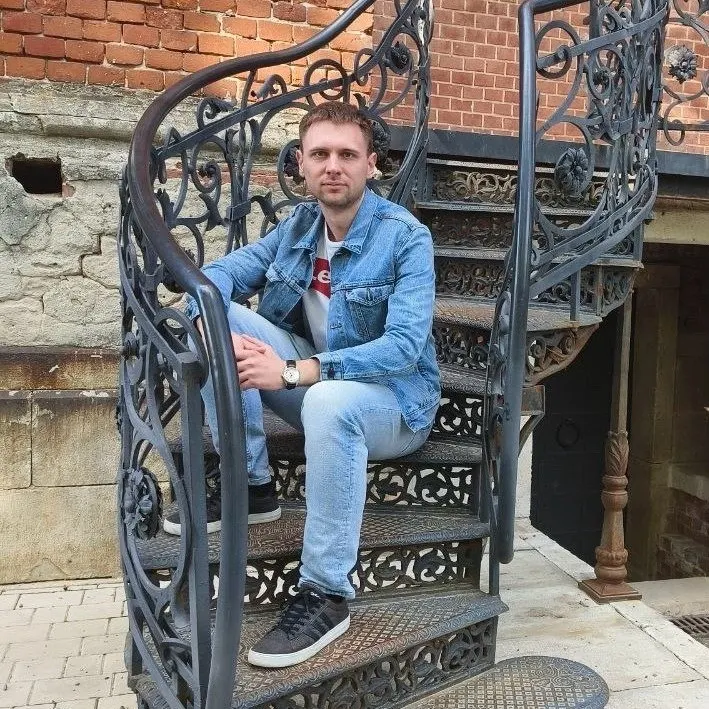 Сергей Качалов стал временно исполняющим обязанности министра. Ранее занимал должности в департаменте внутренней политики и молодёжном правительстве региона.