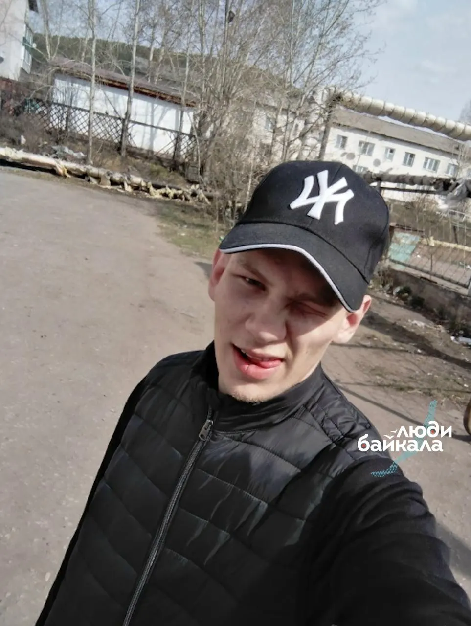 История о погибшем на фронте молодом уроженце, чья биография включает судимости и неоднозначные эпизоды.