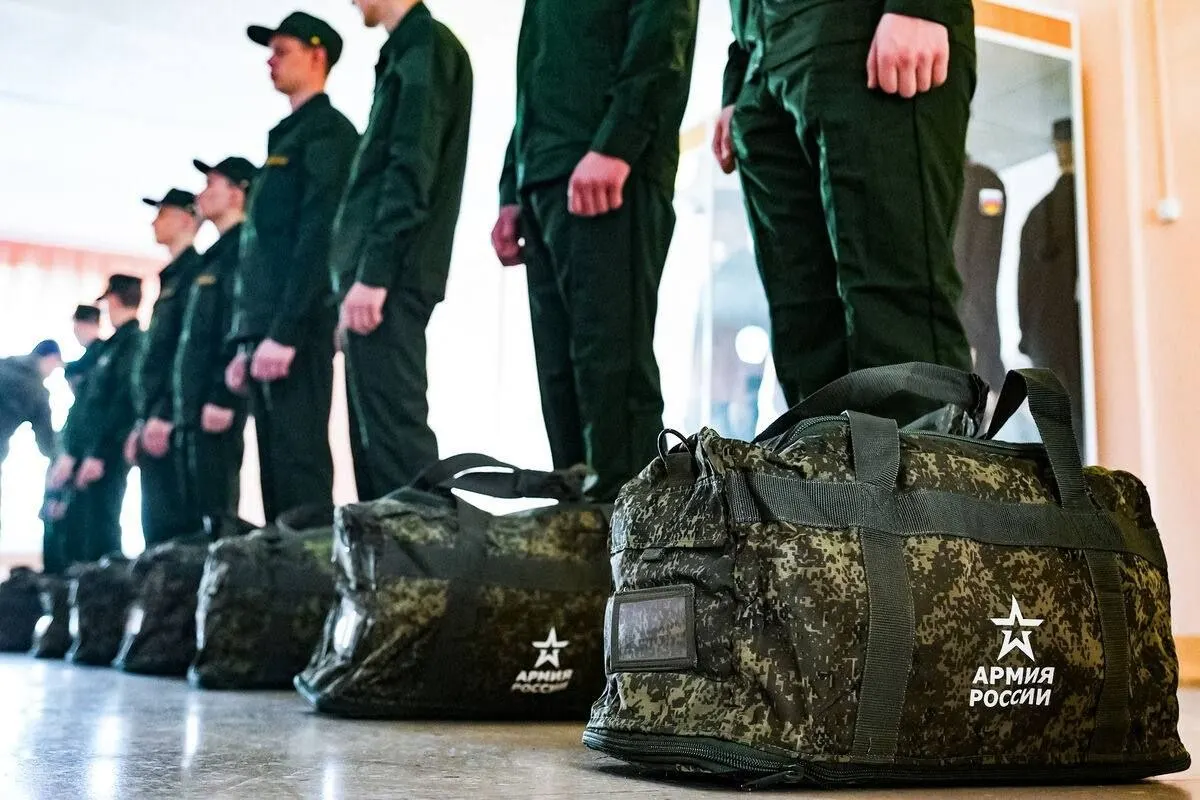 Призывники Самарской области будут направлены на службу свыше 1500 человек. По словам военного комиссара, призывники не будут направляться для выполнения задач специальной военной операции; срок службы остаётся 12 месяцев.