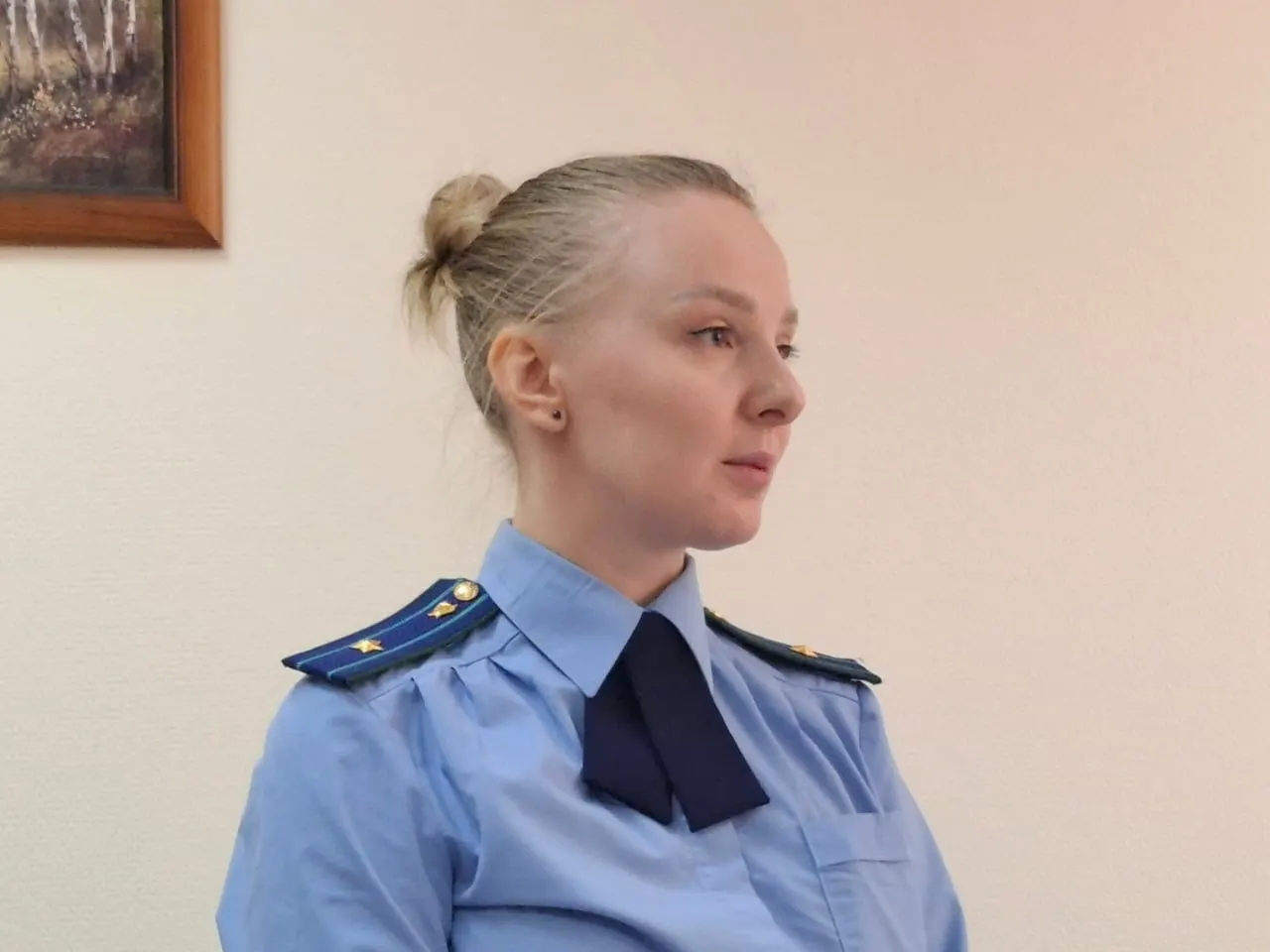 Прокуратура потребовала уволить инспектора ГИБДД, сопровождавшего губернатора в служебных поездках; решение суда по иску прокуратуры ожидается 29 октября, рассмотрение иска об увольнении начнется в начале ноября.