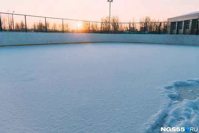 Заливка 26 дворовых хоккейных коробок запланирована на зиму: завершение — к середине декабря при устойчивых морозах.