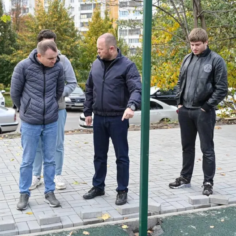 По словам представителей власти, на стройках региона работают преимущественно местные кадры; миграционные потоки контролируются и привлекаются ограниченно.