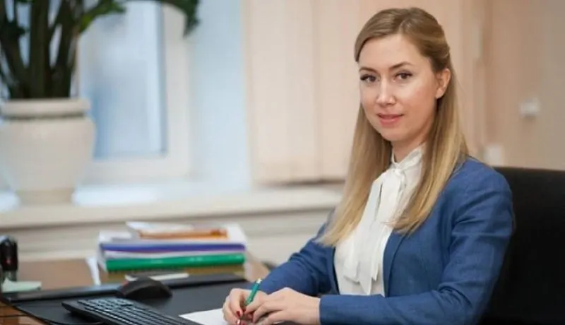 Ирина Гордеева стала новым министром юстиции Мурманской области; ранее она занимала аналогичную должность в Кировской области.
