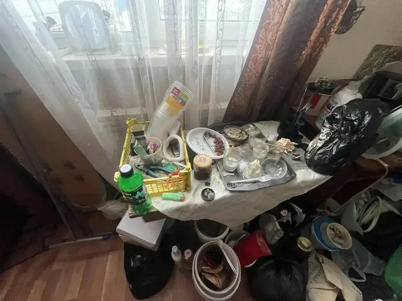 47-летняя женщина обвиняется в систематическом предоставлении помещения для потребления наркотических средств; дело направлено в Омский районный суд, ей грозит до четырех лет лишения свободы.