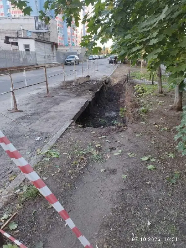 Горячее водоснабжение отсутствовало почти неделю из-за аварии; восстановление обещали к ближайшей дате, но работы продолжаются.