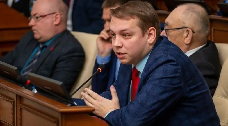 Суд Алтайского края оставил в силе решение о взыскании стоимости квартир, купленных бывшим депутатом АКЗС Сергеем Матасовым на сумму 12,4 млн рублей; происхождение денег не было подтверждено, квартиры уже проданы.