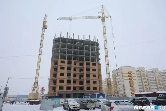 Проект многоэтажного дома в Центральном округе Омска прошёл экспертизу и получил положительное заключение; застройщик — компания Нордстрой. Планируемая застройка затрагивает район вокруг жилого комплекса «Северное сияние».