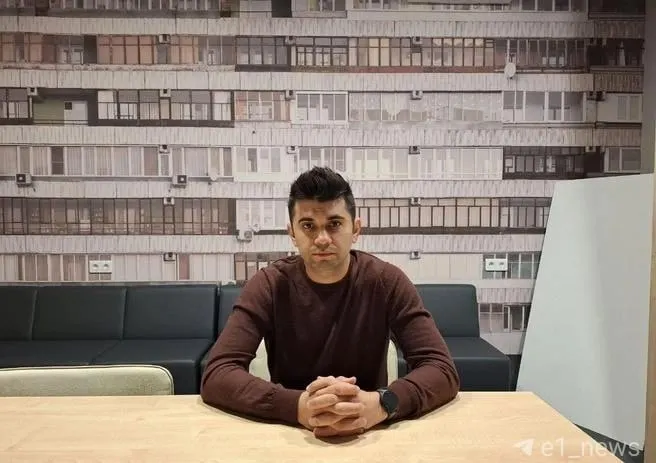 Экс-майор, осуждённый условно на четыре года за превышение должностных полномочий, подал апелляцию; дело связано с обвинениями в унижении достоинства.