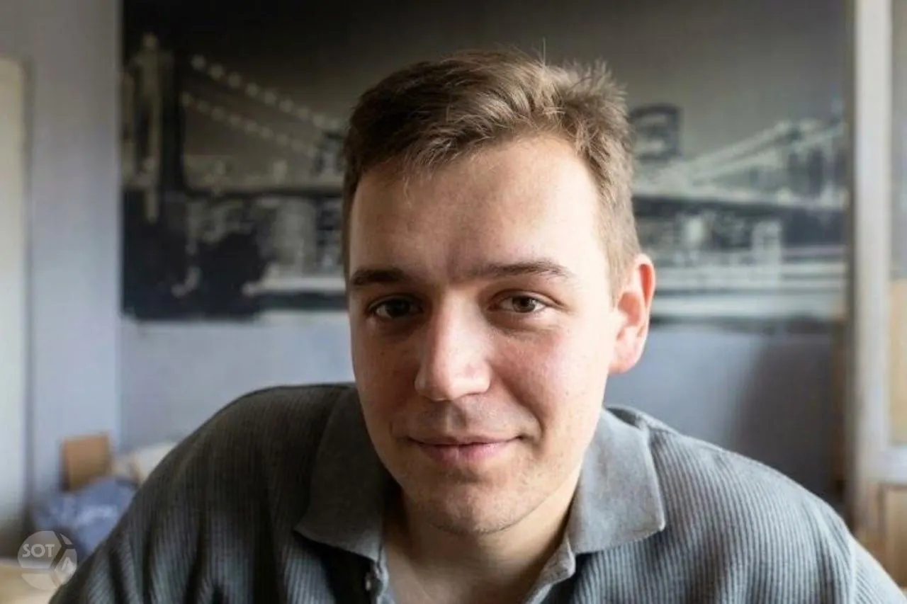По словам близких, Дмитрий Морозов подвергался физическому насилию во время задержания и обыска; ему грозит до десяти лет лишения свободы.
