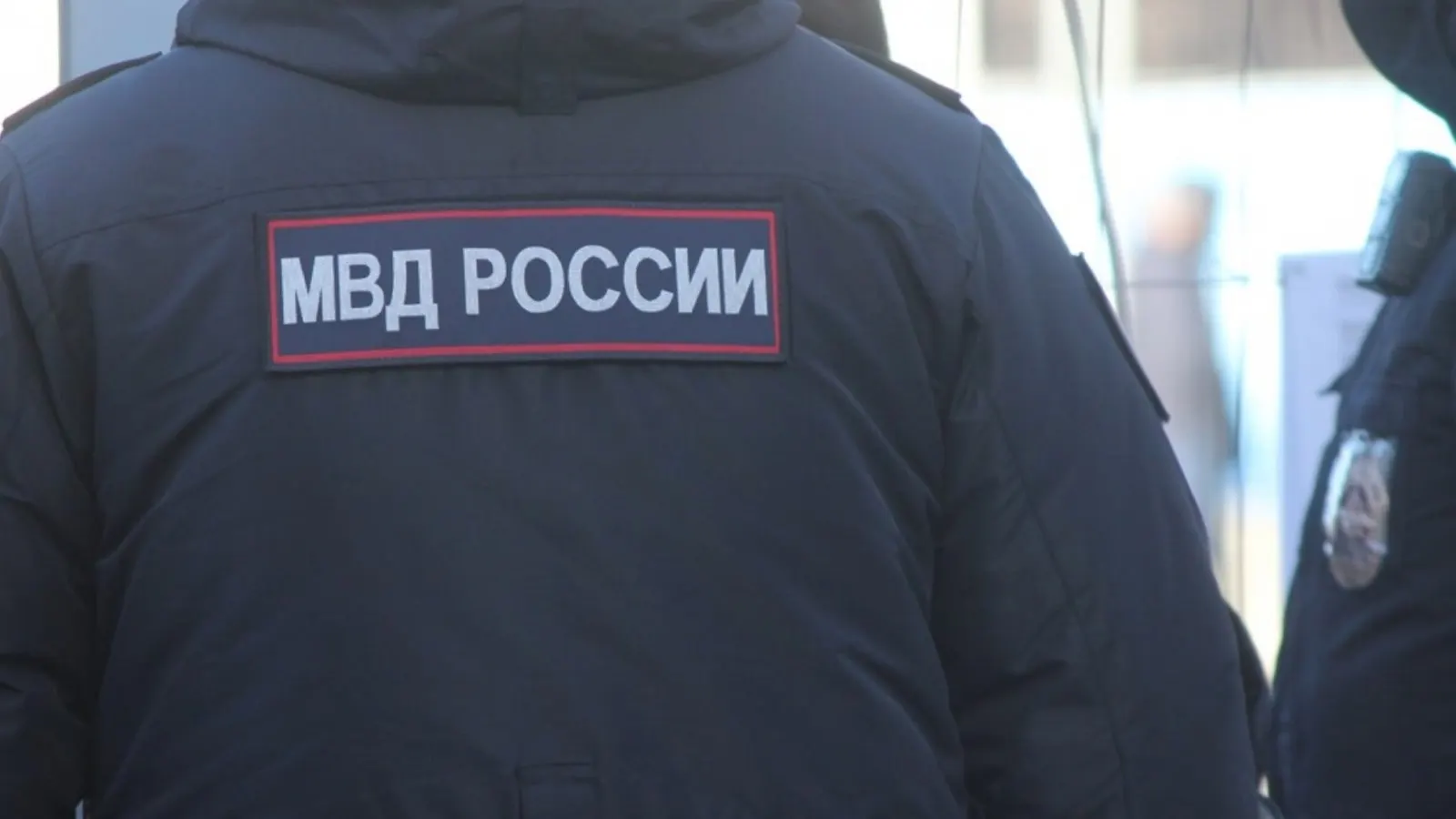 Задержанный в Мурманске гражданин РФ впал в кому после продолжительных допросов; состояние тяжелое, дипломаты подключились к делу.