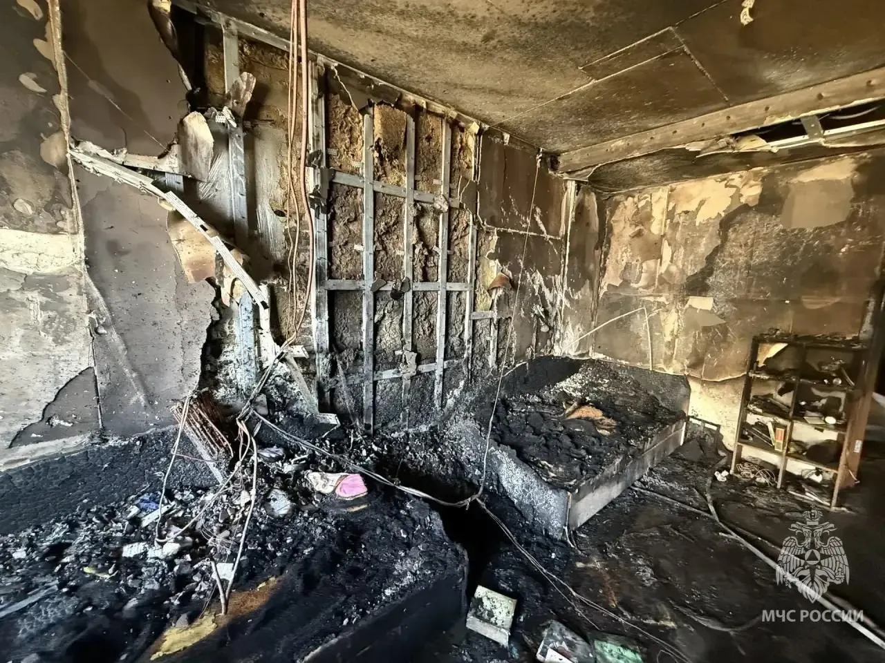 Пожар в одной из квартир утра 18 октября ликвидирован. Эвакуированы 28 жильцов. Площадь возгорания около 23 кв. м. Пострадавших нет; предварительная версия — неисправность электросети.