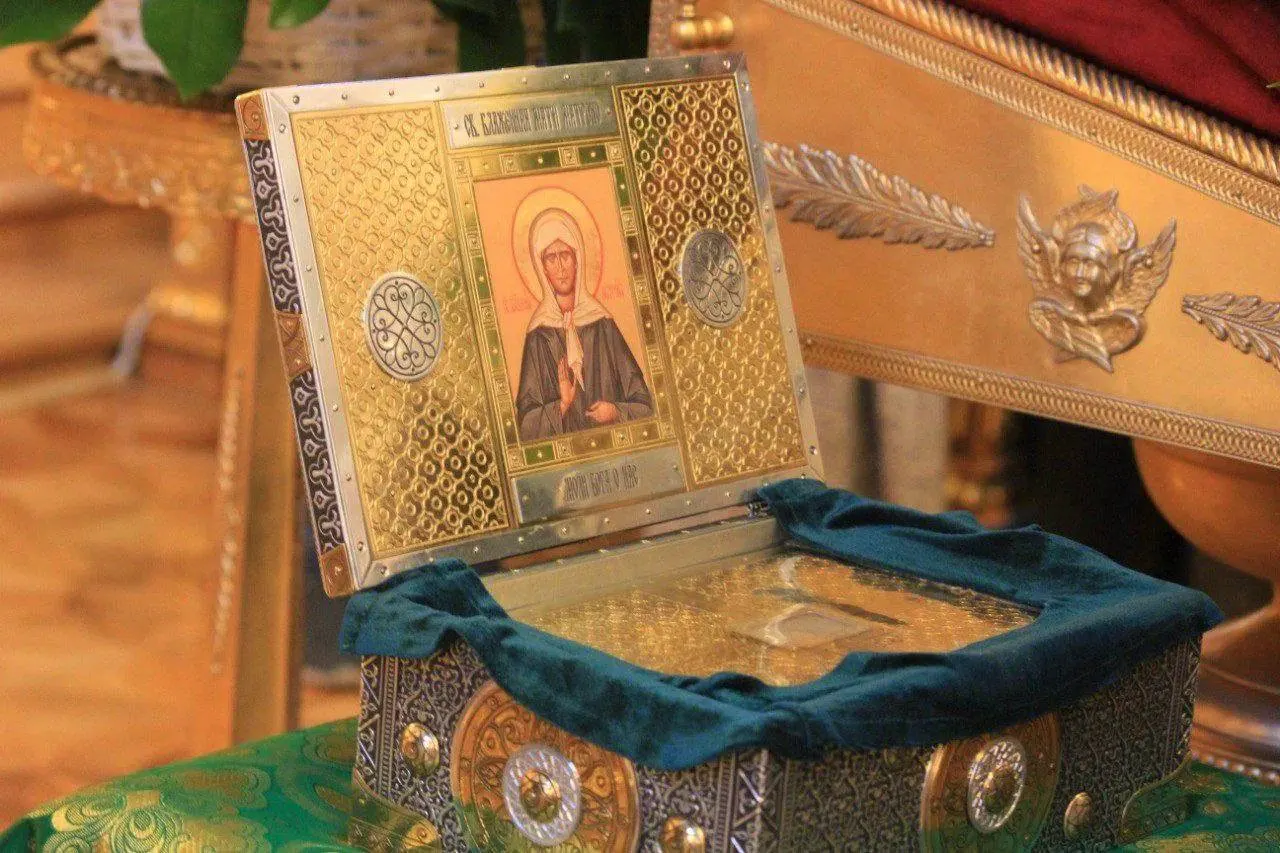 Святыню разместят в Свято-Екатерининском кафедральном соборе с 7 по 11 октября; молебны ежедневно с 10:00 до 16:00, каждый час.