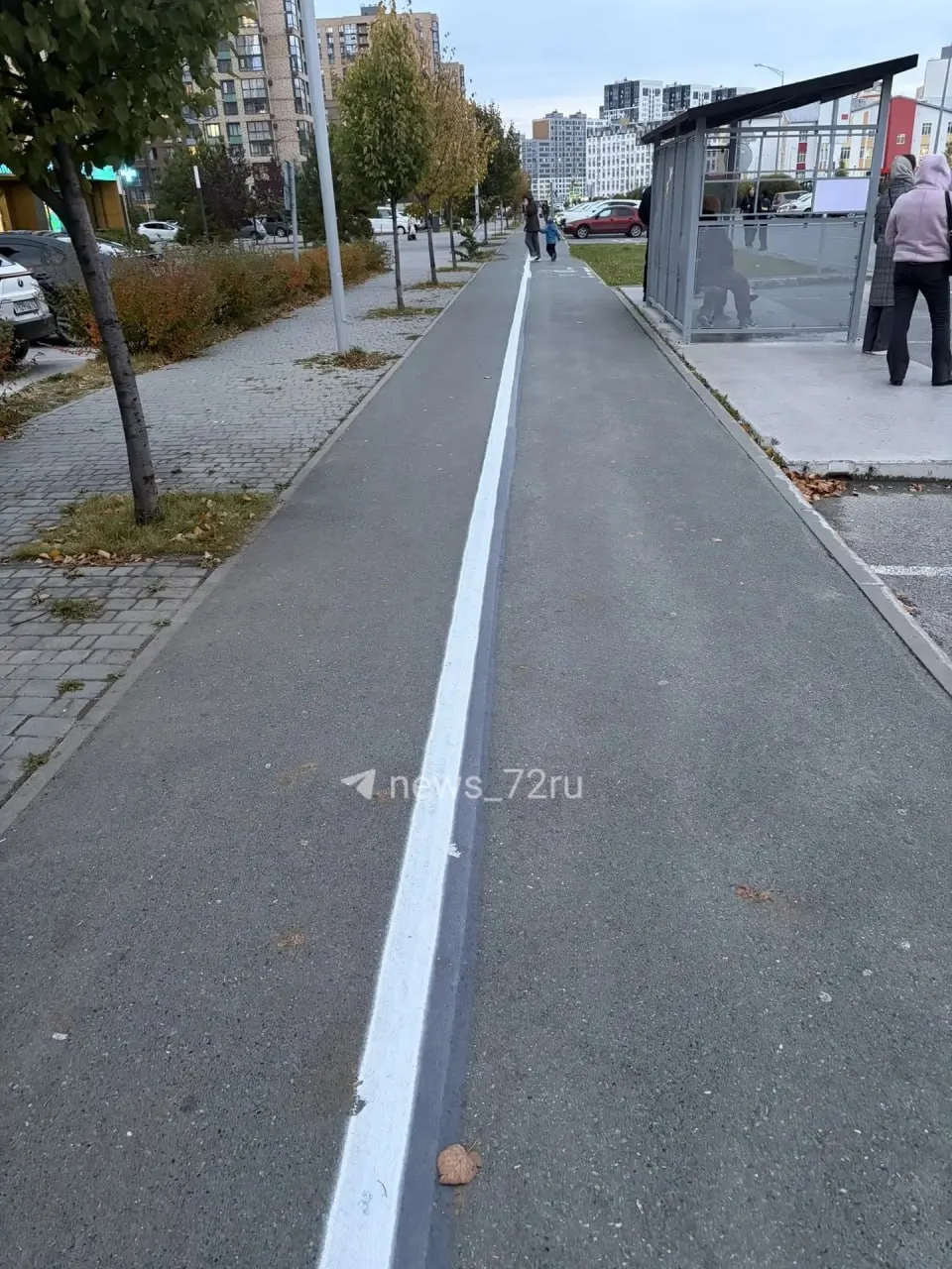 Новые белые линии появились на тротуаре на улицах Вьюжной и Подшибякина.