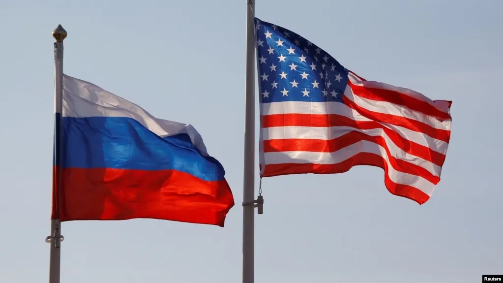 Новое лицензирование допускает продажу, поставку и ввоз российского дизельного топлива; срок действия лицензии — до 7 апреля 2027 года, 12:01 по восточному летнему времени США.