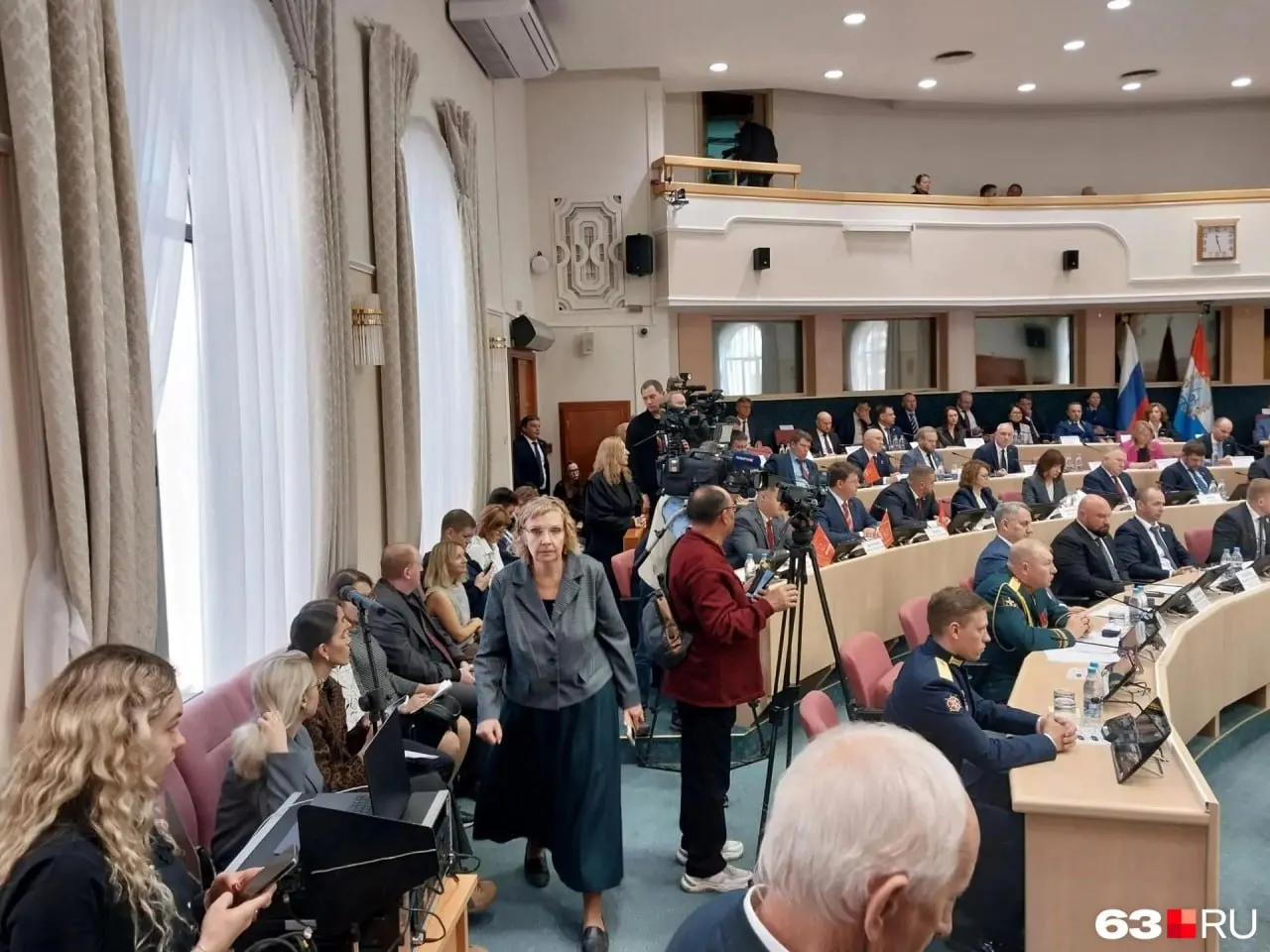 Журналисты наблюдают за ходом заседания.