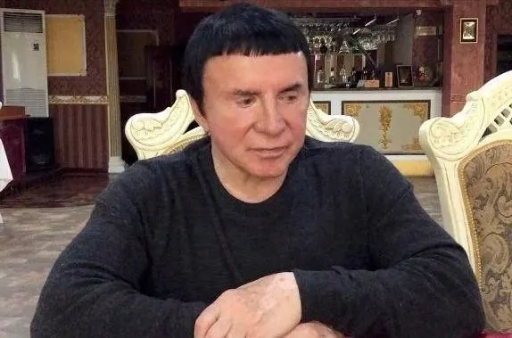 Известный медиум не сумел исцелить себя и близких; он скончался от рака, что подтолкнуло к обсуждению мифов о чудесном исцелении.