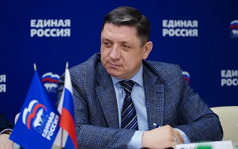 Два человека пострадали, около 24 домов остались без тепла после аварии в системе теплоснабжения. Власти обсуждают меры по предотвращению повторения инцидента.