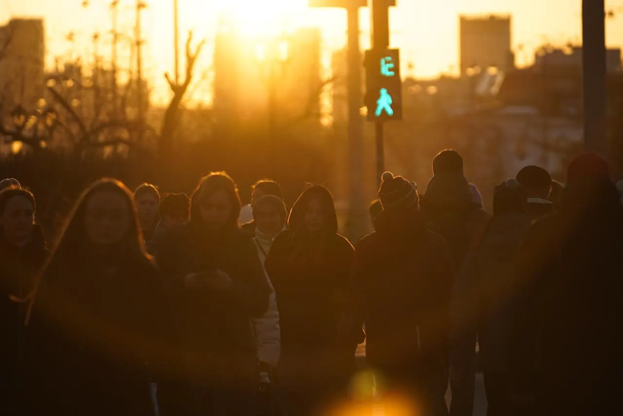 Опрос среди жителей крупных городов показывает высокий уровень городского шума: основные источники — транспорт и образ жизни в мегаполисе.