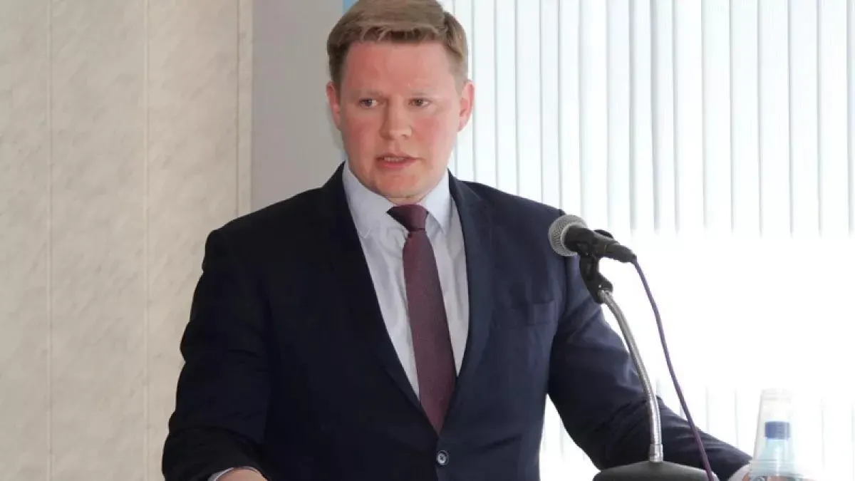 Основное наказание осталось прежним: пять лет колонии общего режима и запрет занимать госдолжности на два года; штраф увеличен до 13,5 млн рублей.