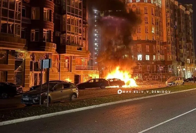 Обстрел жилых кварталов в Белгороде привёл к погибшему и множеству раненых; ситуация остаётся напряжённой.