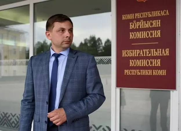 Экс-депутата КПРФ задержали по обвинению в оправдании терроризма; Росфинмониторинг включил его в перечень террористов и экстремистов; ему грозит до семи лет лишения свободы; он известен участием в акциях против мусорной свалки на Шиесе.