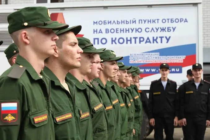 Город Екатеринбурга увеличил финансирование мер поддержки для военнослужащих и их близких в рамках специальной операции — до 690 млн рублей.
