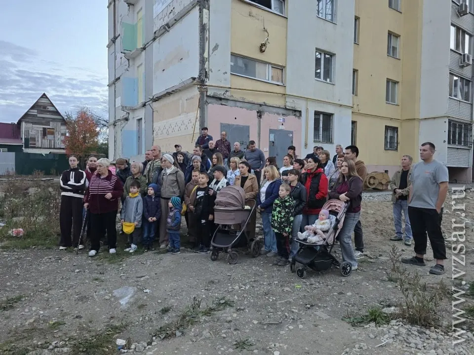 После взрыва газа жильцы сталкиваются с разрушениями, конденсатом и опасностью для здоровья. Требуют ускорить капитальный ремонт.