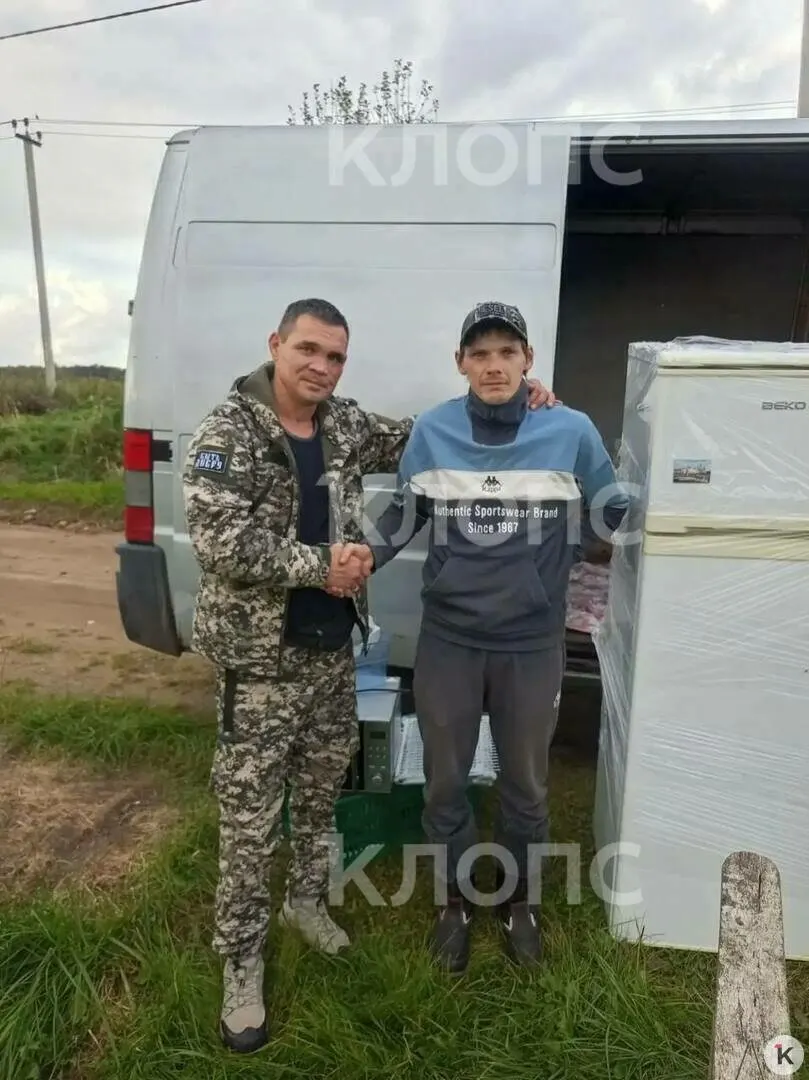 История о том, как он ухаживает за собаками, получает помощь от местных волонтёров и поддерживает благотворительный приют.