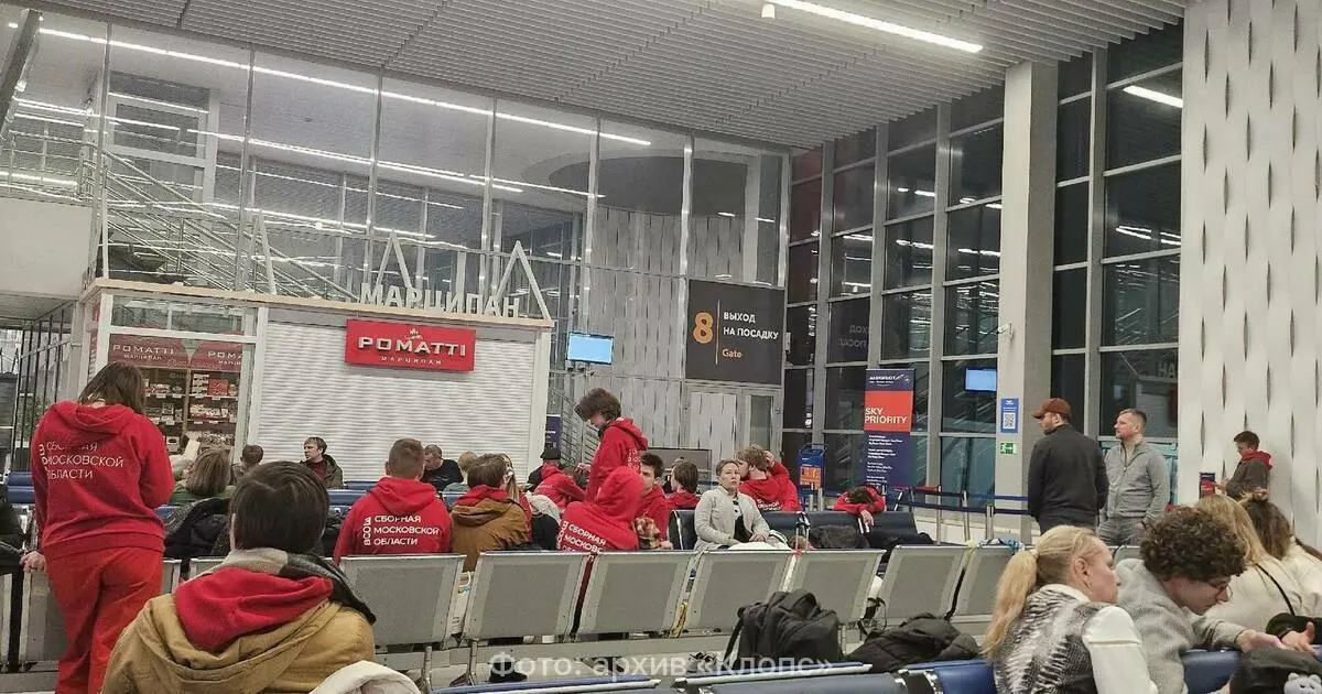 Вечерние рейсы в Калининград 23 октября отменены или перенесены на утро субботы; задержки затрагивают маршруты из Москвы и Санкт-Петербурга.