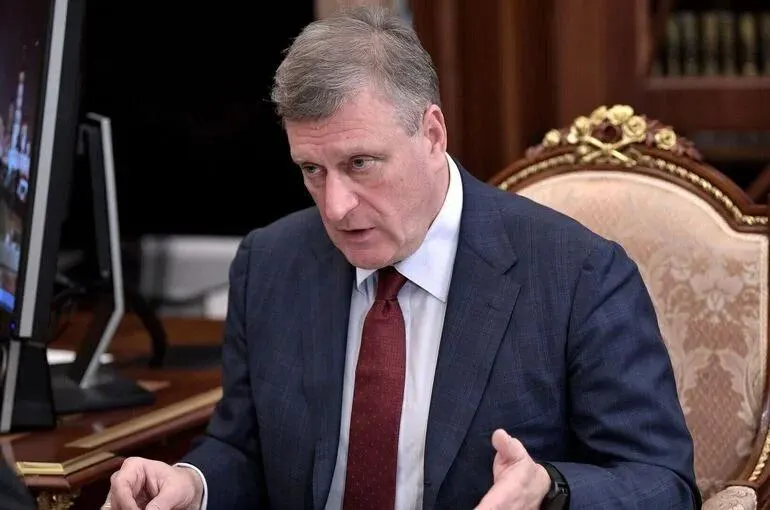 Гендиректора парка «Патриот» Игоря Васильева задержали по подозрению во взятке. По данным следствия, сумма составляет около 80 млн рублей. Минобороны подтвердило задержание и заявило о сотрудничестве со следствием. Задержанию предшествовал арест двух его заместителей — Сергей Федосов и Алексей Павлюков.
