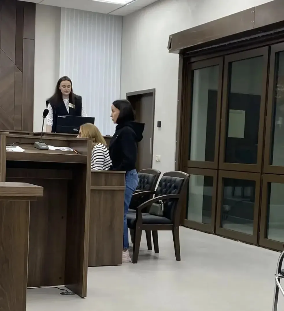 Суд признал её виновной в мошенничестве на сумму свыше 10 млн рублей; арестовано имущество, назначено наказание в виде принудительных работ.
