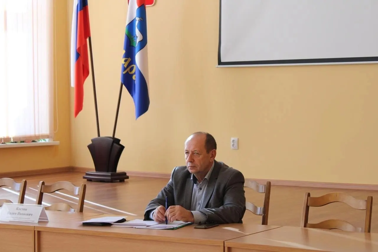 Назначение произошло в администрации района: временно обязанности главы района исполняет Вадим Костин, ранее занимавший должность первого заместителя.