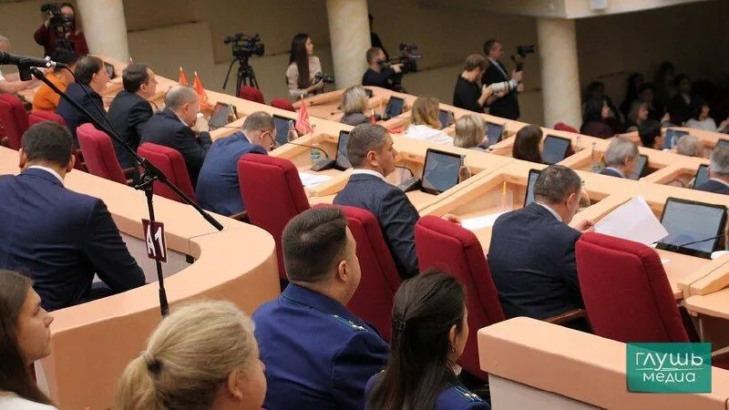 На заседании регионального парламента 28 октября депутаты приняли меры, аналогичные поддержке продавцов Wildberries: освобождение от налогов и льготные ставки по УСН; по данным Минэкономразвития, пострадали около 1,7 тысячи продавцов.