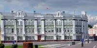 Обыски прошли в Управлении капстроительства и ремонта, задержан замдиректора, подозревают в получении взятки. Расследование фокусируется на контрактах на ремонт дорог, включая улицы Промышленная и Элеваторная.