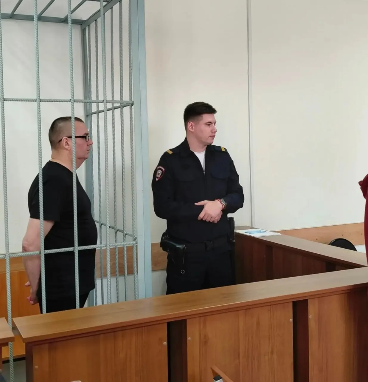 Суд вынес наказание мужчине за издевательства над несовершеннолетней: 3 года и 1 месяц колонии и компенсация пострадавшей.