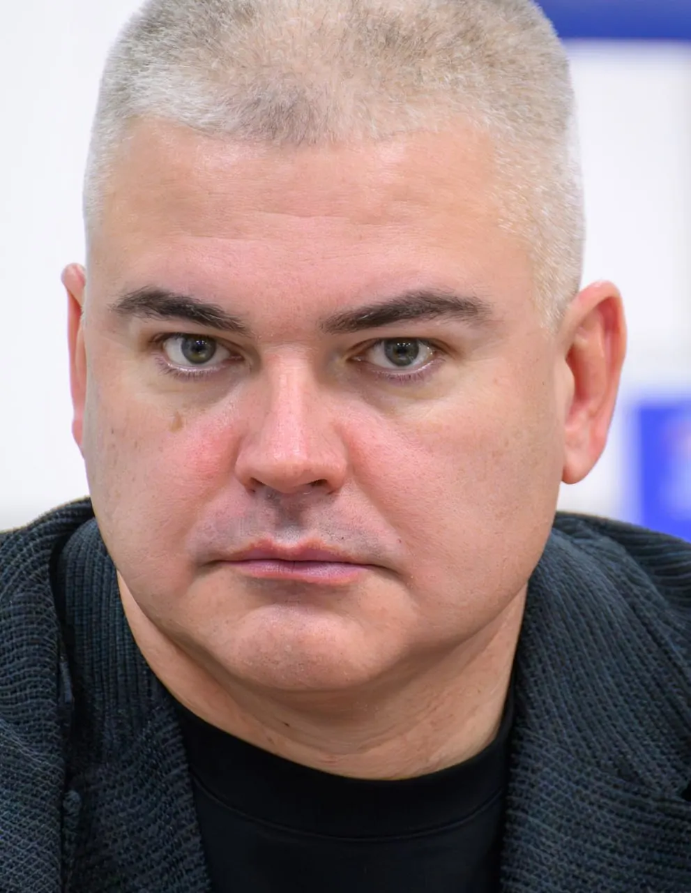 Регион вводит запрет на продажу электронных сигарет несовершеннолетним. В дискуссии подчеркивают жесткость меры и необходимость защиты детей.