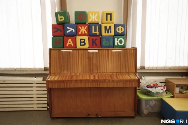 В омской адаптивной школе-саду №292 зафиксированы случаи агрессивного поведения учащегося; пострадавшие есть, и в классах дежурят взрослые.