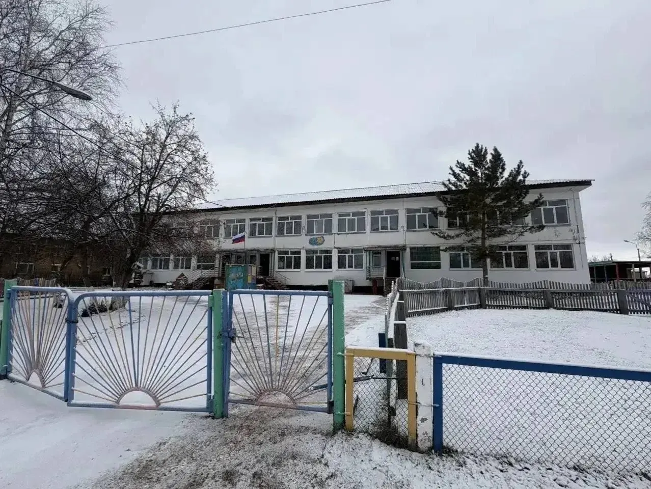 За неделю шестилетняя девочка дважды покинула детский сад: через забор и через окно, родители и воспитатели привлечены к ответственности.