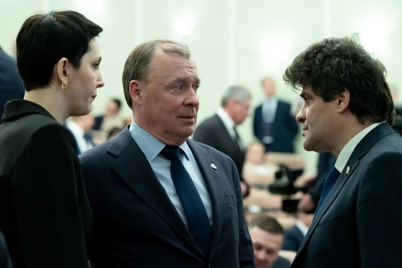 Назначение Орлова в Совете Федерации следует за уходом Александра Высокинского на должность депутата Законодательного собрания города.