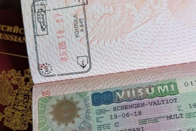 Европейский союз обсудит введение виз с ограниченным доступом для россиян; решение по этому вопросу пока не принято.