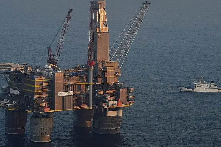 Управляющая структура Роснефти получила контроль над финансовыми аспектами иностранных участников проекта «Сахалин-1»; иностранные акционеры могут вернуть доли на определённых условиях, включая содействие снятию санкций.