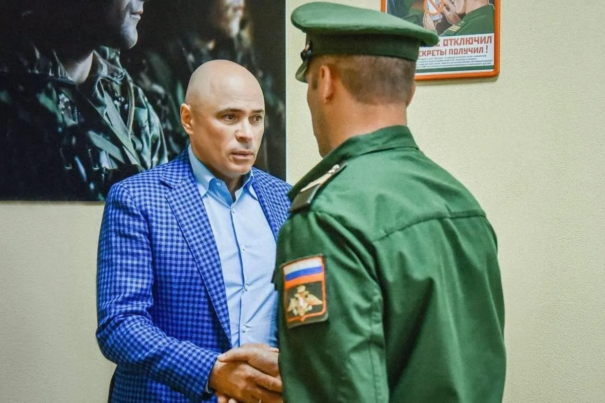 Муниципальные выплаты за заключение контракта с Минобороны выросли на 183%, региональные власти решили выделить средства на набор граждан для участия в военной операции в 2026 году.