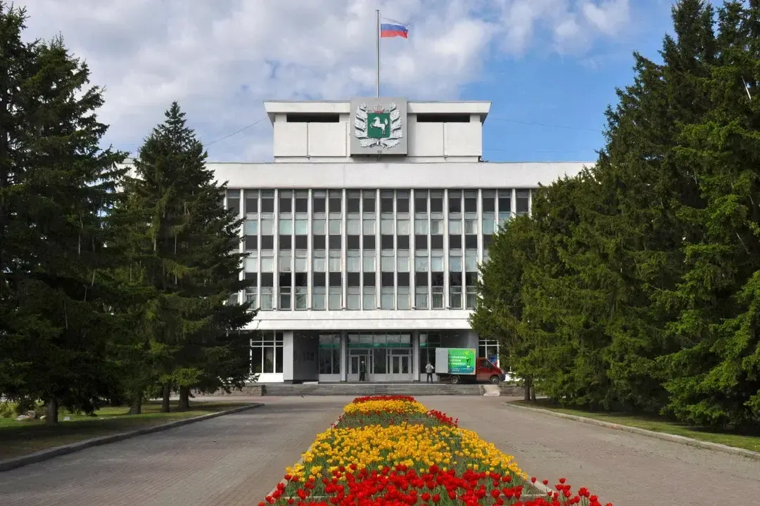 Почти 800 млн рублей перенаправлены из резерва на выплату процентов по госдолгу; госдолг региона продолжает расти к октябрю 2026 года.