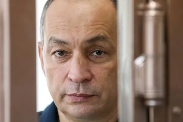 После 74 дней голодовки бывший глава Серпуховского района прекратил голодовку. По данным группы поддержки часть требований выполнена: по сообщениям об избиениях начаты доследственные проверки по признакам превышения должностных полномочий, свидания с детьми остаются недоступны.